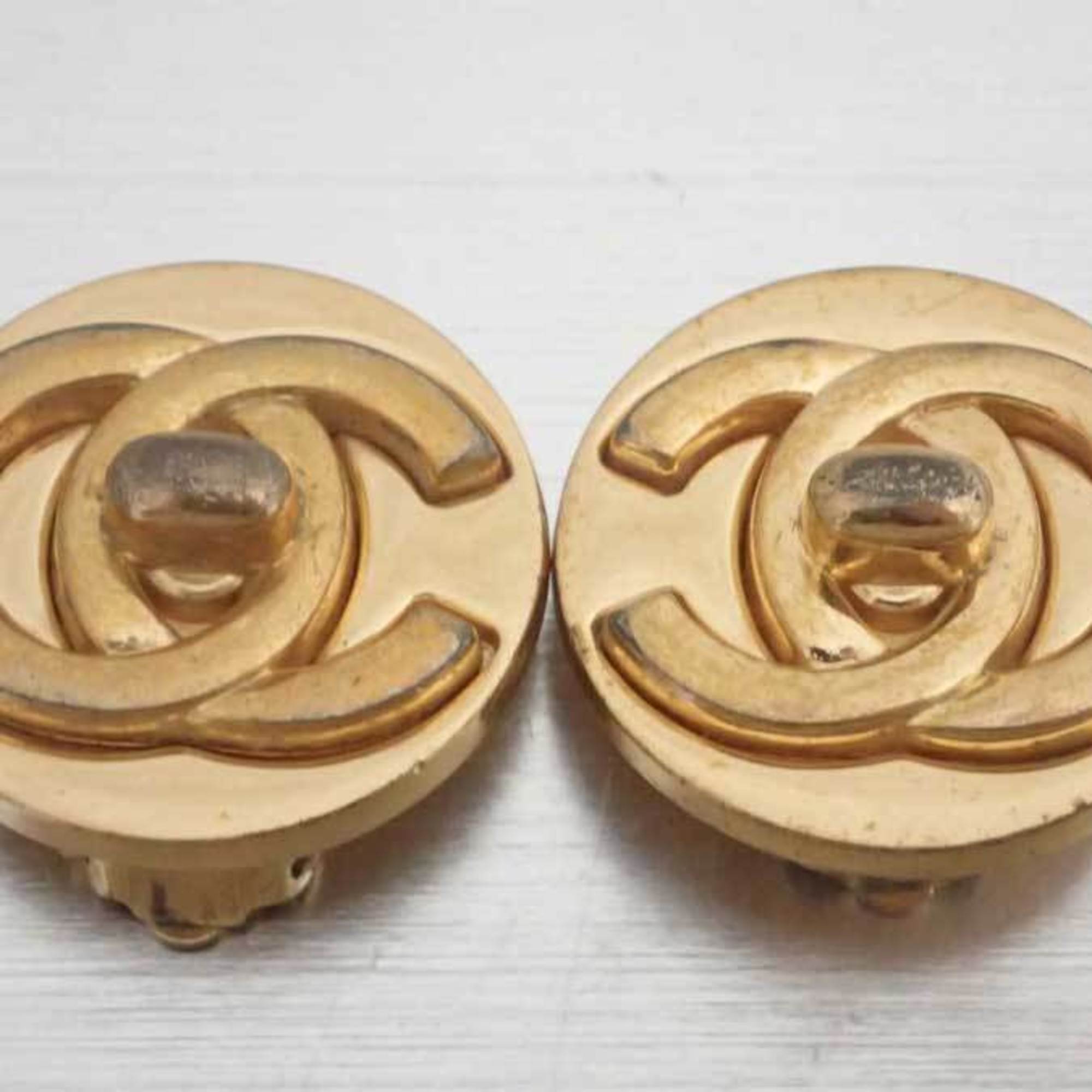 Chanel Earrings Here Mark Turn Lock Gold Round Ladies